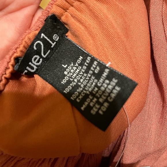 New with tags open back dress - Picture 3 of 4